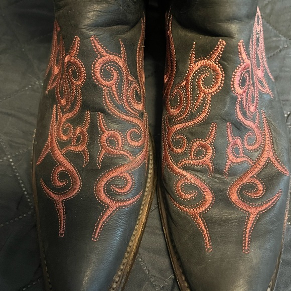 Women’s Lucchese boots - Picture 3 of 7